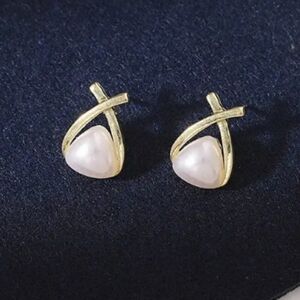 Gold Pearl Earrings